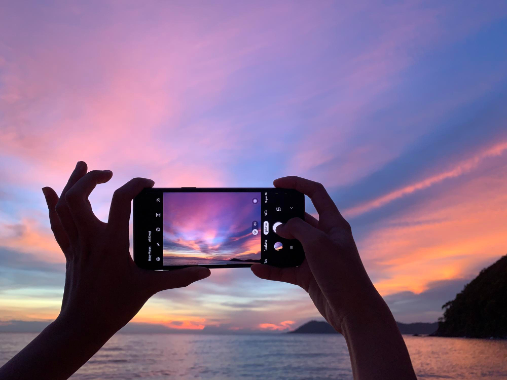 Google pixel 8 pro vs pixel 8 fotografii ziua si fotografii noaptea cu camera principala