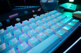 diferenta dintre o tastatura gaming mecanica si o tastatura universala