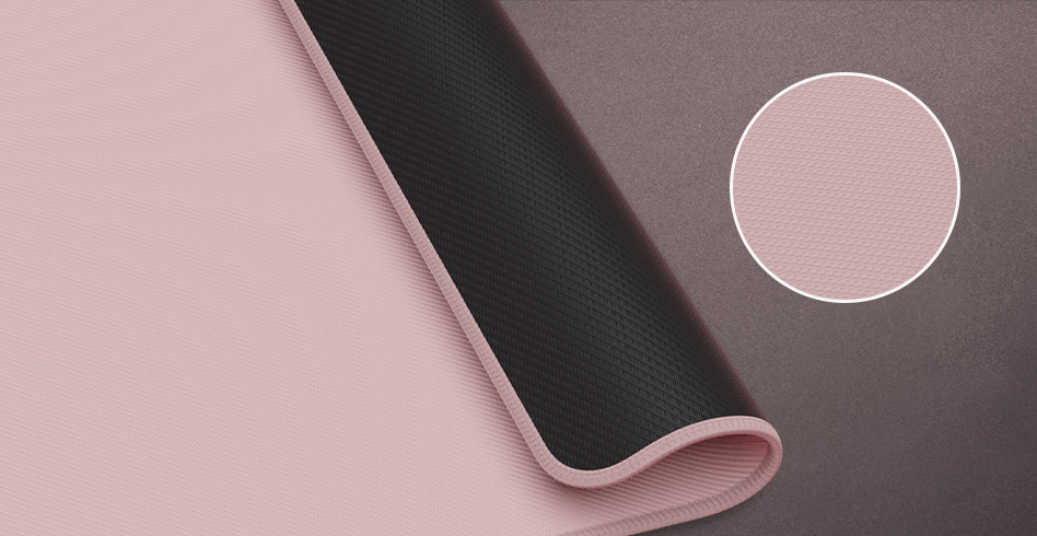 Mouse pad mare, in culoarea Misty Rose, cu o parte inferioara neagra texturata pentru aderenta. Masoara 800x400 mm.