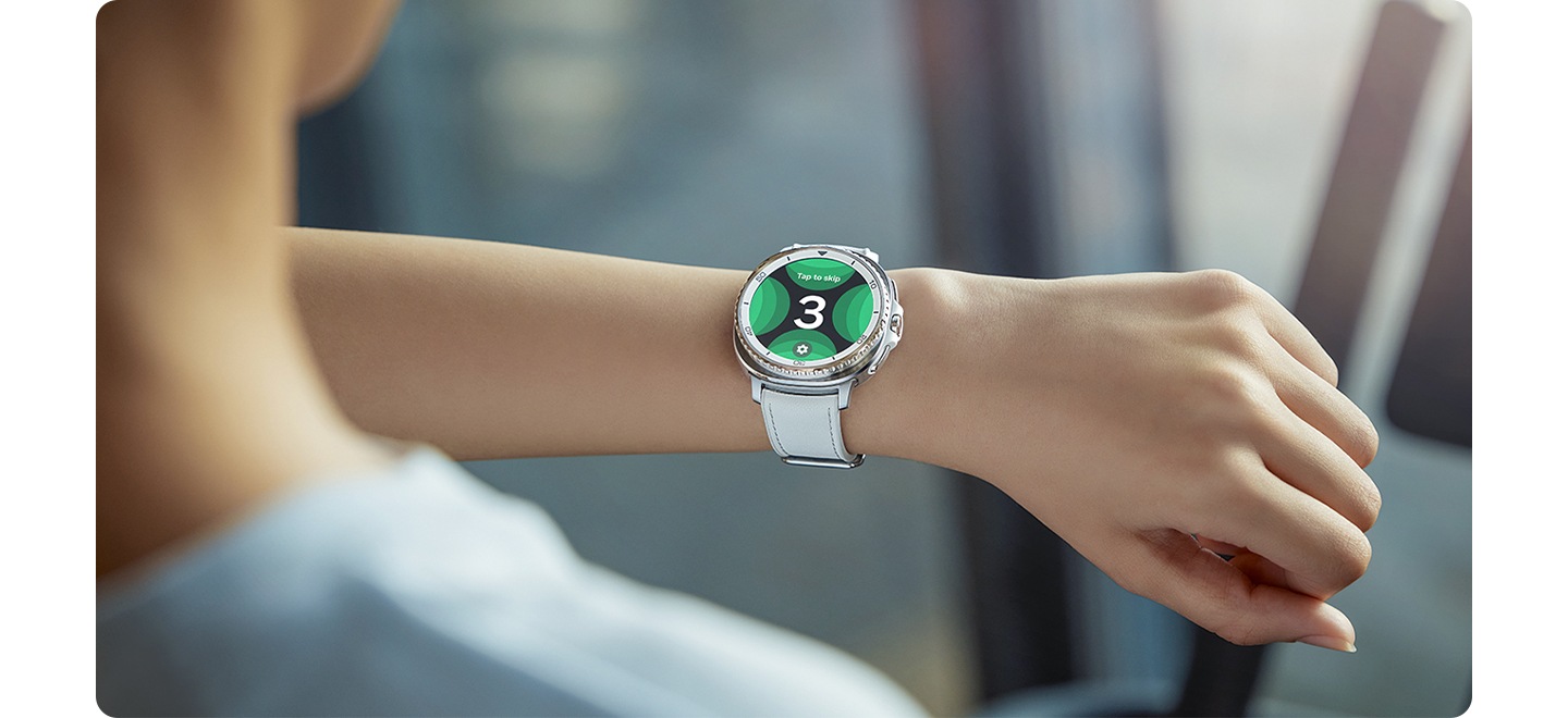 A person wearing Galaxy Watch8 Classic paired with a White Galaxy Watch8 Hybrid Band looks at their watch face.