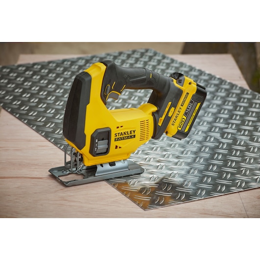 Ferastrau pentru decorare cu baterii STANLEY® FATMAX® 18 VOLT V20 (SFMCS600B)