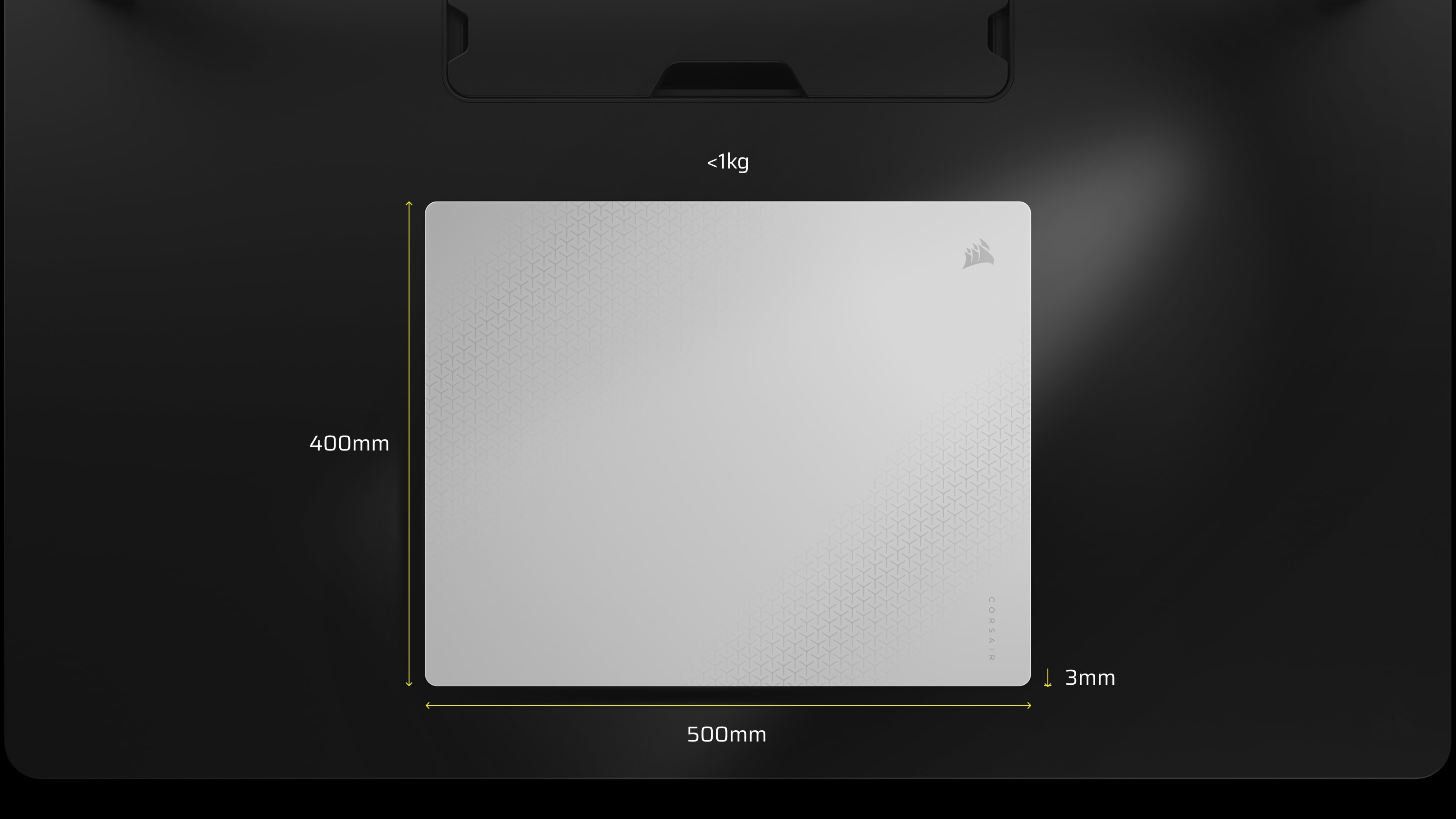 CORSAIR MM Glass Large — prezentare cu dimensiunile 500 x 400 x 3 mm si greutate sub 1 kg