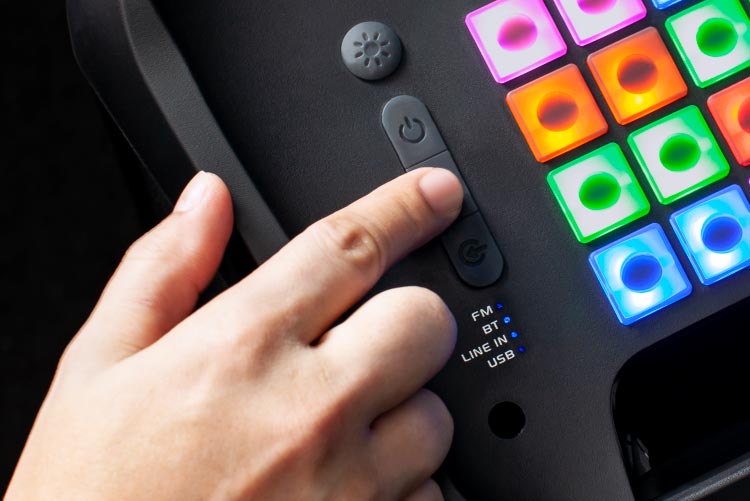 Boxa Bluetooth cu radio