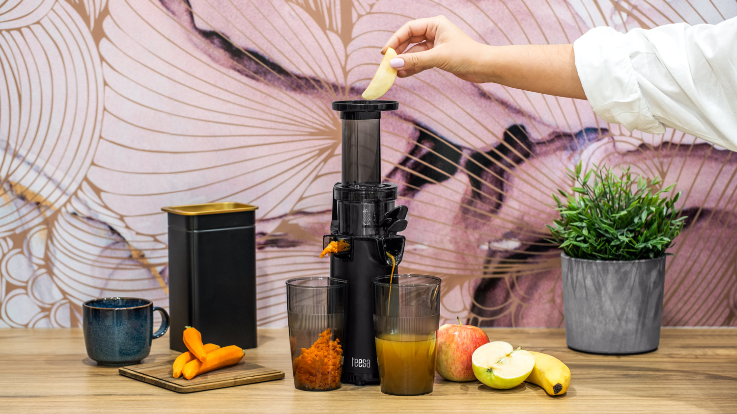 Slow juicer-ele Teesa cu putere mare si eficienta maxima vor fi apreciate de oricine doreste o alimentatie sanatoasa