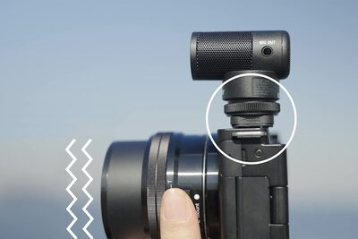 Imagine din spate cu produsul, cu zona de conectare la suportul cu MI mărită. Aceasta reduce zgomotul vibrațiilor.
