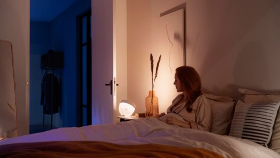 Lumini inteligente care va ajuta sa va treziti si sa adormiti intr-un mod mai natural