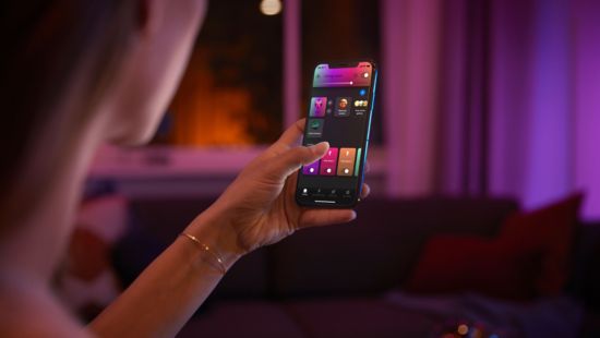 Controlati pana la 10 lumini cu aplicatia prin Bluetooth