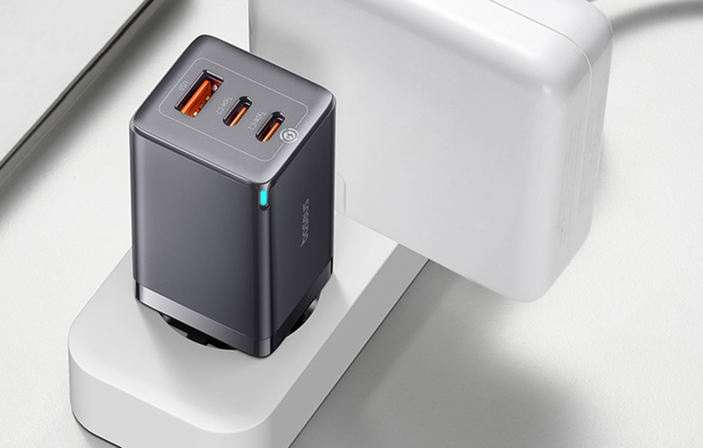 Incarcator Ultra-Rapid Baseus GaN5, 2x USB-C, 1x USB-A, 65W, cablu USB-C inclus